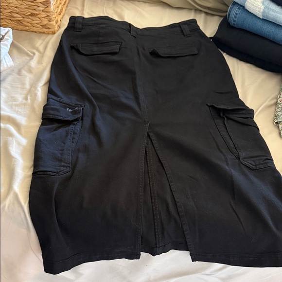 Aritiza- TNA- Women's Black Cargo Skirt - Picture 4 of 4